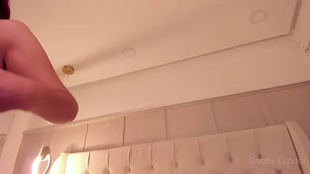 gabby london online show from 05/11/26, 02:45