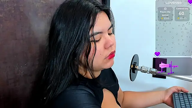 klhoe boobs online show from 11/14/25, 04:05