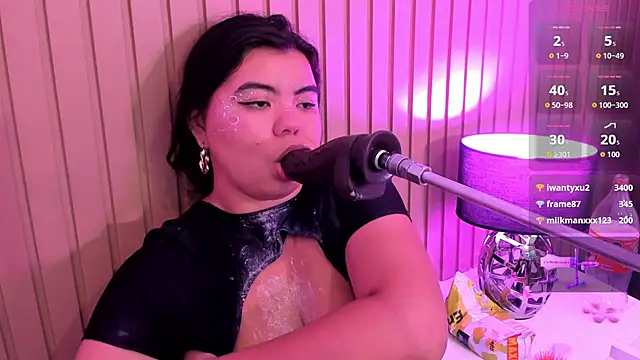 Snapshot of klhoe_boobs chatting on 02/27/26, 08:47 klhoe boobs online show from 02/27/26, 08:47