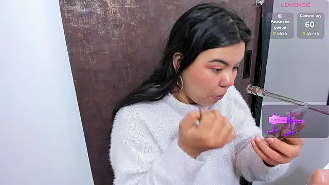 klhoe boobs online show from 10/27/25, 04:02