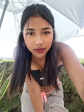 Snapshot of Mariangel_11 chatting on 02/04/25, 01:48 Mariangel 11 online show from 02/04/25, 01:48