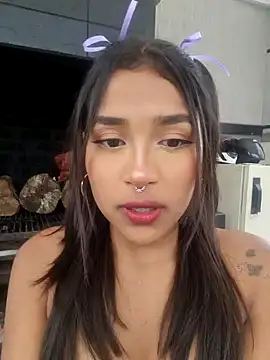 Snapshot of Mariangel_11 chatting on 02/10/25, 02:05 Mariangel 11 online show from 02/10/25, 02:05