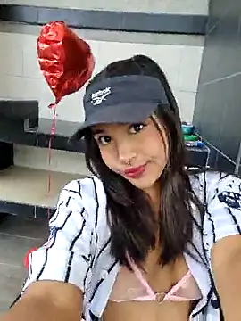 Snapshot of Mariangel_11 chatting on 02/17/25, 02:28 Mariangel 11 online show from 02/17/25, 02:28