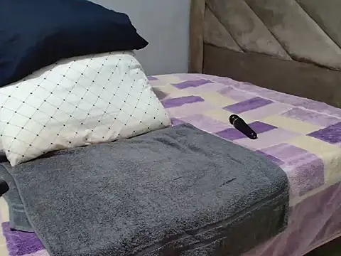 Hips2seyy86 online show from 09/24/25, 04:19