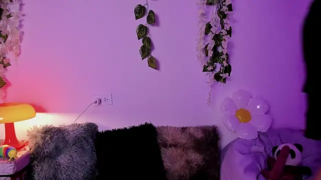 Snapshot of fernanda_indie chatting on 10/18/25, 07:38 fernanda indie online show from 10/18/25, 07:38