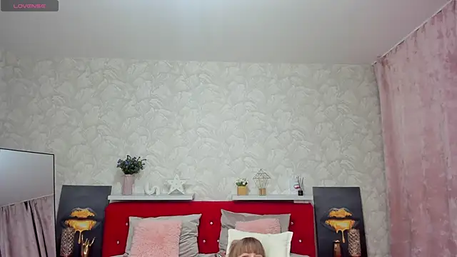 Snapshot of KattyPeachX chatting on 04/10/26, 01:12 KattyPeachX online show from 04/10/26, 01:12