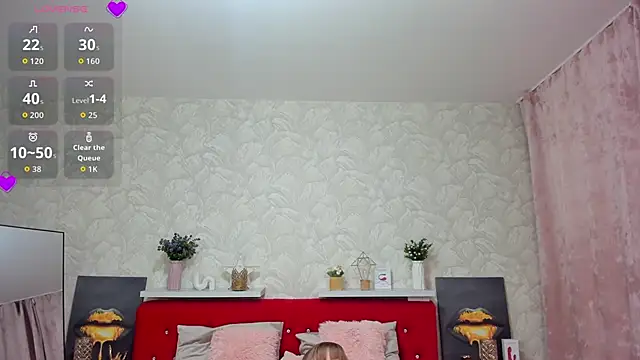 Snapshot of KattyPeachX chatting on 05/20/26, 01:24 KattyPeachX online show from 05/20/26, 01:24