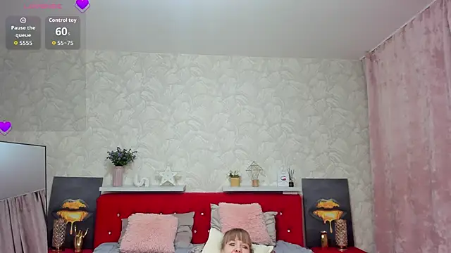Snapshot of KattyPeachX chatting on 04/06/26, 01:23 KattyPeachX online show from 04/06/26, 01:23