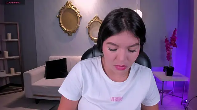 ValeriaRoldanX online show from 04/15/26, 10:21