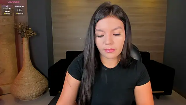 Snapshot of ValeriaRoldanX chatting on 04/22/26, 10:33 ValeriaRoldanX online show from 04/22/26, 10:33