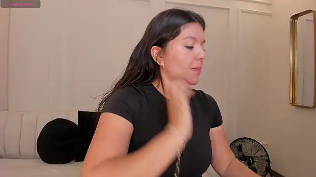 ValeriaRoldanX online show from 06/20/26, 11:37