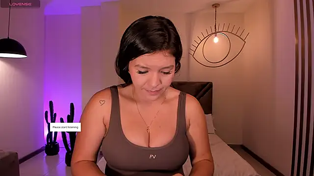 Snapshot of ValeriaRoldanX chatting on 05/17/26, 11:21 ValeriaRoldanX online show from 05/17/26, 11:21