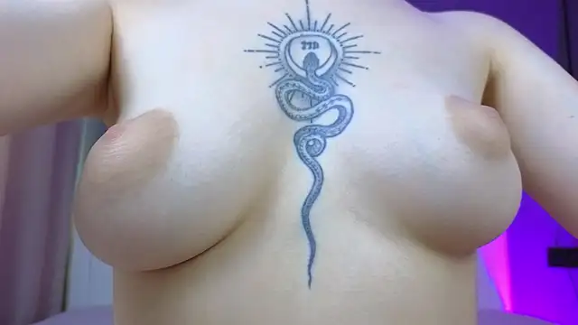 Snapshot of Your_Auggie chatting on 11/04/25, 07:56 Your Auggie online show from 11/04/25, 07:56