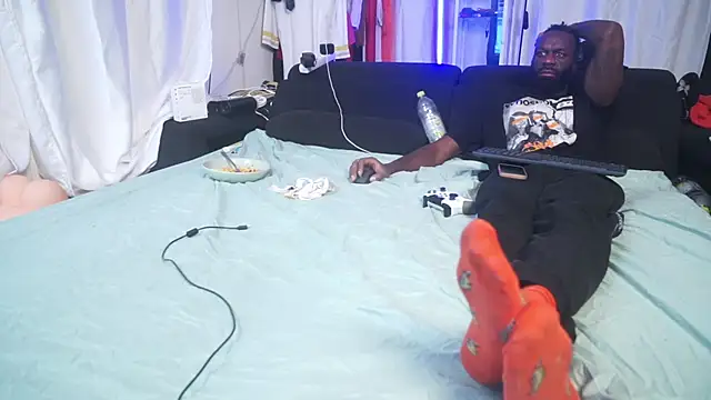 MacTroy online show from 11/05/25, 06:22