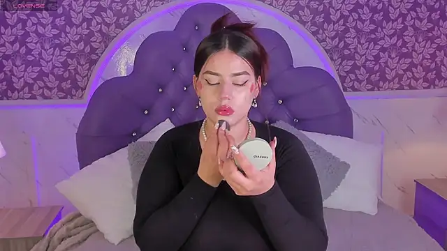 Miamontoya online show from 11/19/25, 01:55