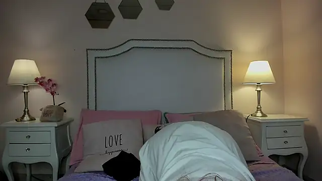 KIMAPRIL online show from 11/08/25, 03:43