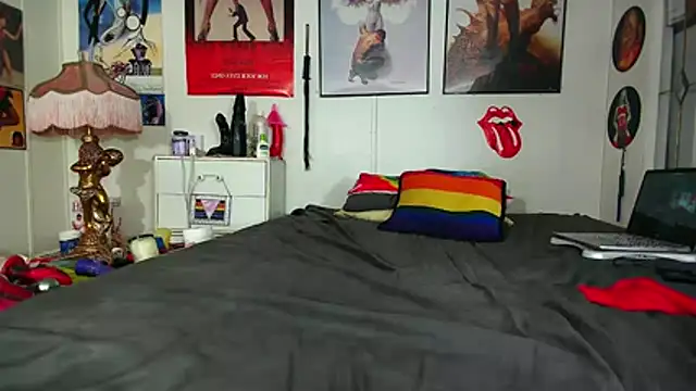 Snapshot of Alice_Love_69 chatting on 11/26/25, 01:27 Alice Love 69 online show from 11/26/25, 01:27