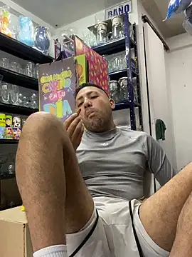 JuanZapata33 online show from 10/19/25, 09:50