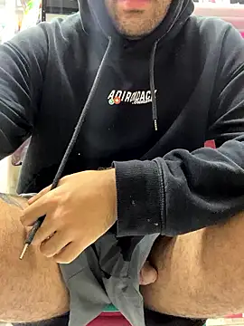 JuanZapata33 online show from 12/14/25, 09:53