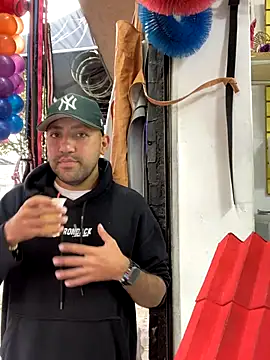 JuanZapata33 online show from 11/04/25, 09:40