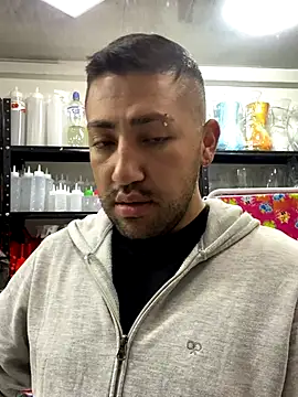 JuanZapata33 online show from 09/21/25, 10:48