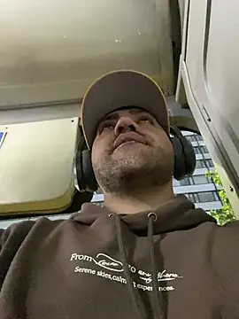 JuanZapata33 online show from 02/19/25, 11:25