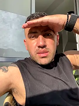 JuanZapata33 online show from 10/27/25, 09:05