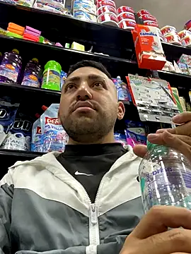 JuanZapata33 online show from 09/27/25, 11:00