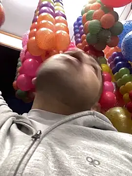 JuanZapata33 online show from 10/22/25, 11:03