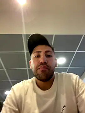 JuanZapata33 online show from 12/05/25, 08:28