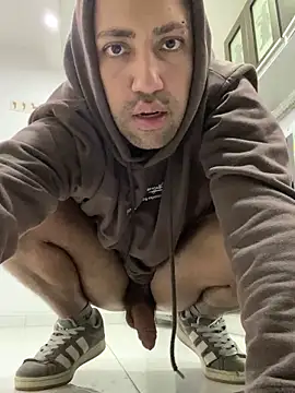 JuanZapata33 online show from 02/14/25, 05:57