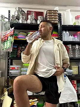 JuanZapata33 online show from 10/16/25, 09:56