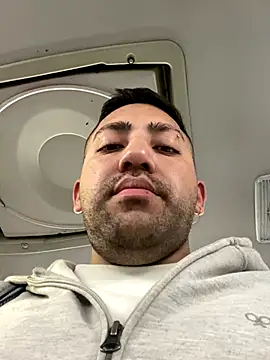 JuanZapata33 online show from 09/08/25, 09:36