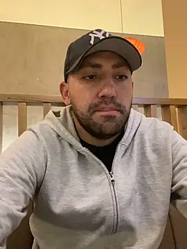 JuanZapata33 online show from 12/17/25, 10:59