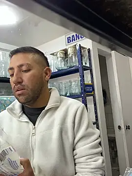 JuanZapata33 online show from 02/11/26, 03:45