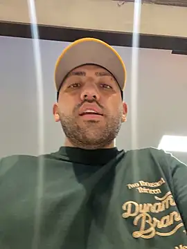 JuanZapata33 online show from 10/29/25, 08:52