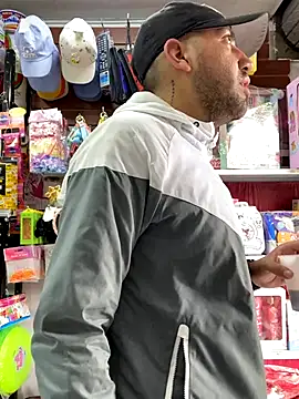 JuanZapata33 online show from 12/20/25, 08:55