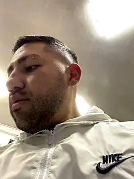 JuanZapata33 online show from 11/15/25, 09:52