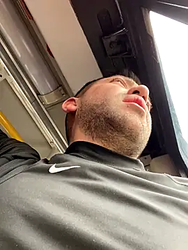 JuanZapata33 online show from 11/21/25, 05:23