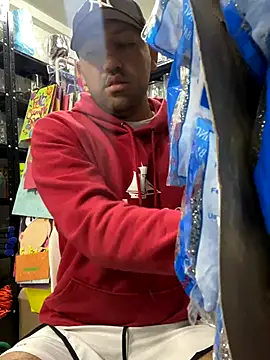 JuanZapata33 online show from 10/04/25, 11:06