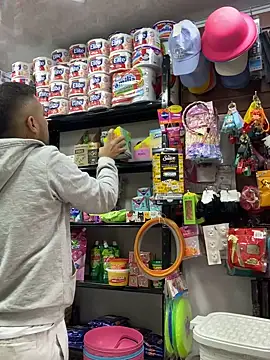 JuanZapata33 online show from 12/22/25, 08:09