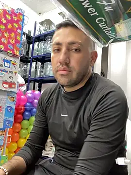 JuanZapata33 online show from 10/08/25, 09:48