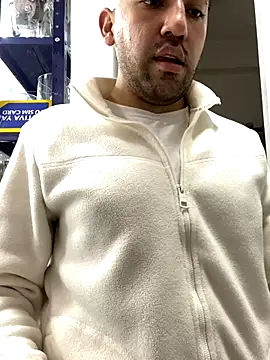 JuanZapata33 online show from 10/23/25, 09:57