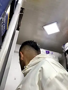 JuanZapata33 online show from 11/16/25, 10:13