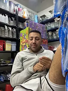 JuanZapata33 online show from 11/28/25, 09:59