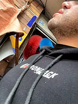 JuanZapata33 online show from 11/26/25, 09:15