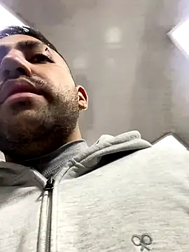 JuanZapata33 online show from 10/03/25, 09:49