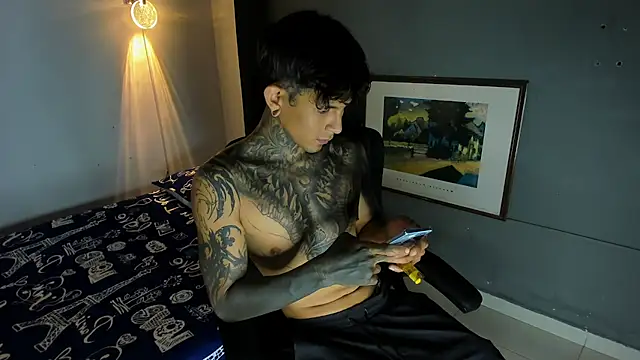 Travistanner 28 online show from 12/23/25, 04:45