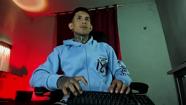 Travistanner 28 online show from 03/30/26, 04:03