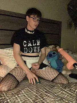 Snapshot of YourFavTwinkie chatting on 01/05/25, 10:43 YourFavTwinkie online show from 01/05/25, 10:43